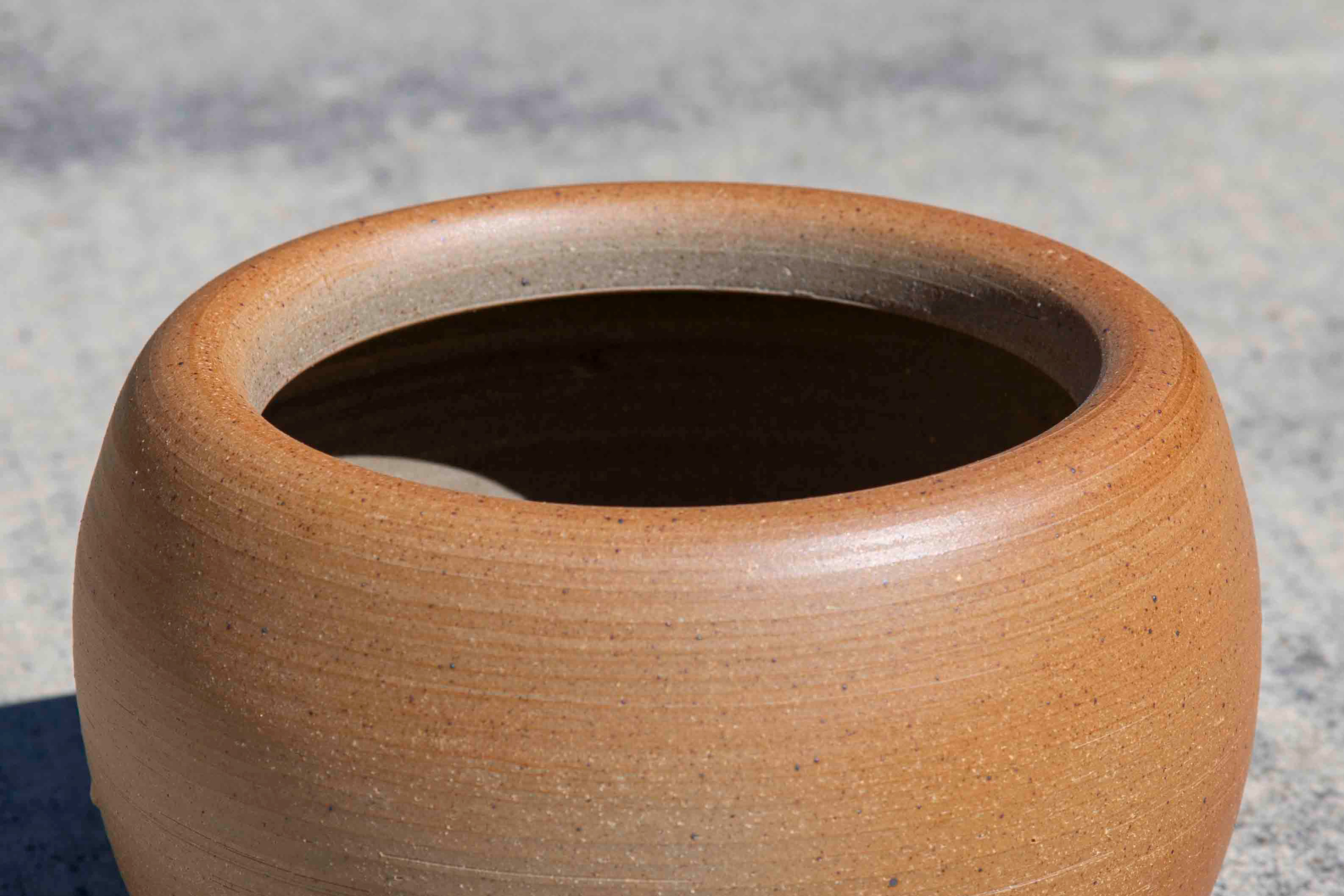 Umber clay body